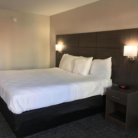Days Inn & Suites By Wyndham Charleston Airport West Норт Чарлстън Екстериор снимка
