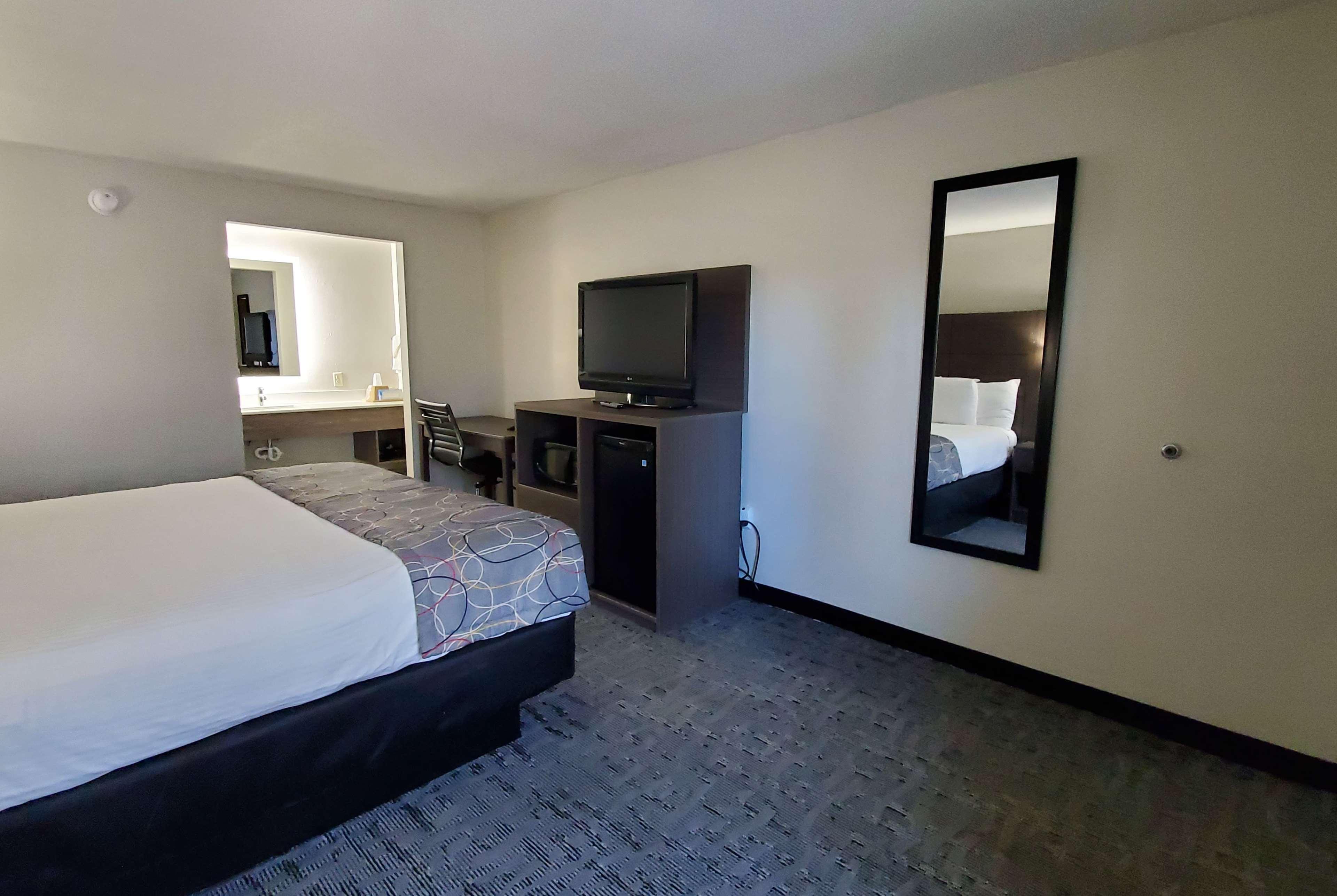 Days Inn & Suites By Wyndham Charleston Airport West Норт Чарлстън Екстериор снимка