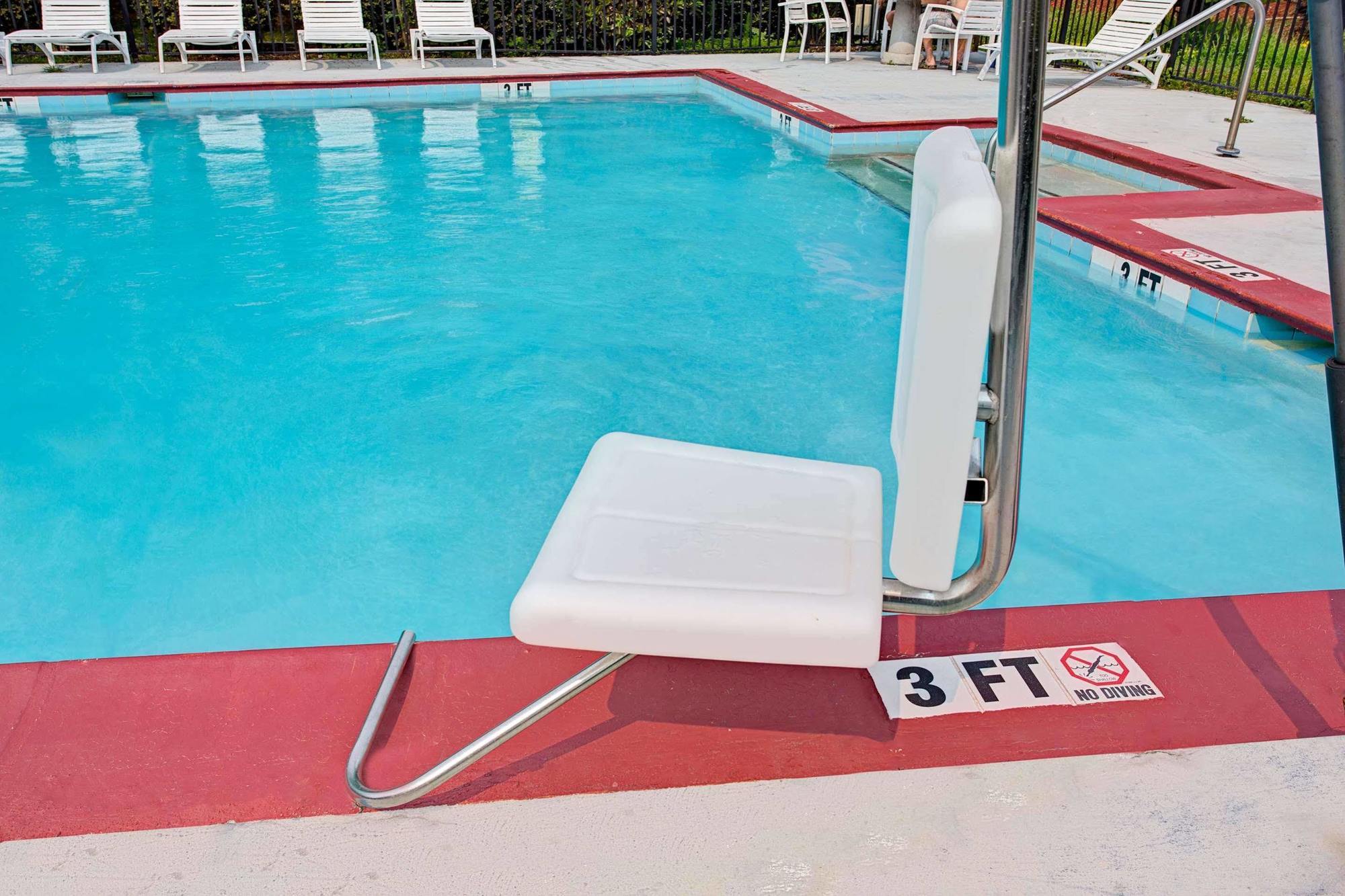 Days Inn & Suites By Wyndham Charleston Airport West Норт Чарлстън Екстериор снимка