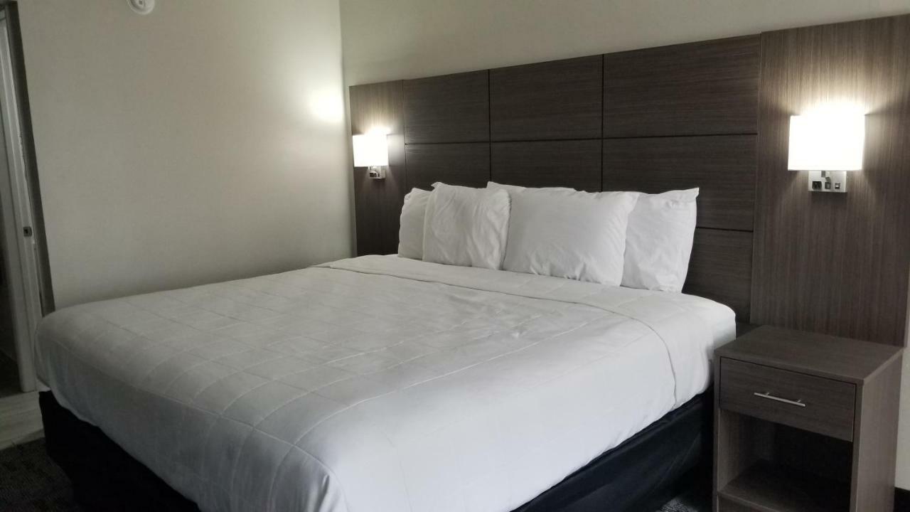Days Inn & Suites By Wyndham Charleston Airport West Норт Чарлстън Екстериор снимка