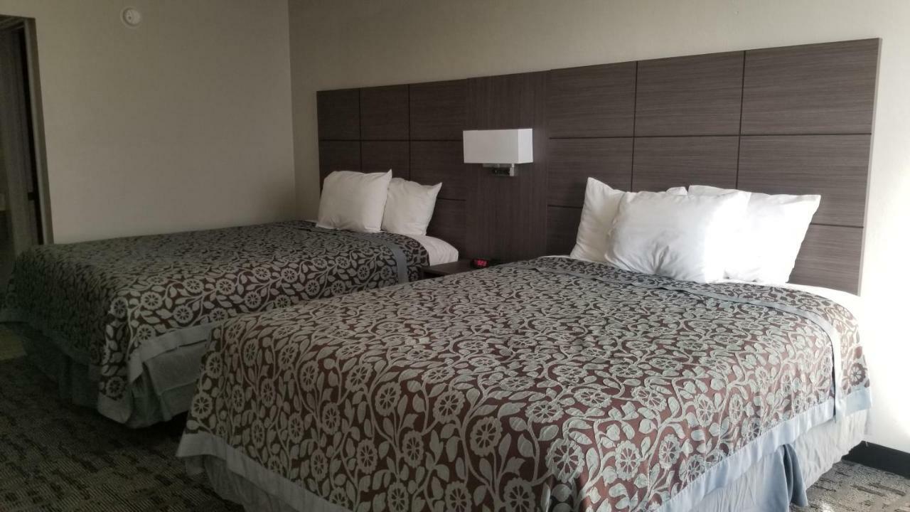 Days Inn & Suites By Wyndham Charleston Airport West Норт Чарлстън Екстериор снимка