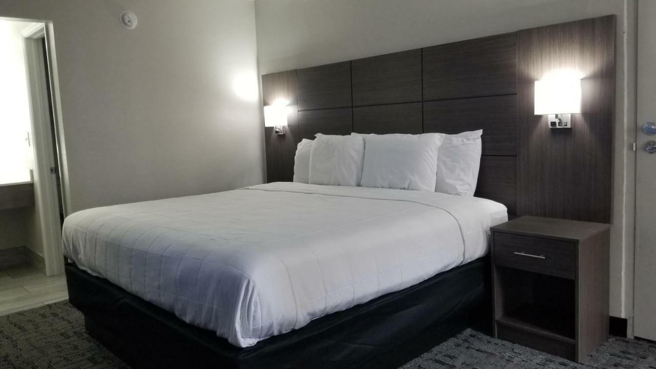 Days Inn & Suites By Wyndham Charleston Airport West Норт Чарлстън Екстериор снимка