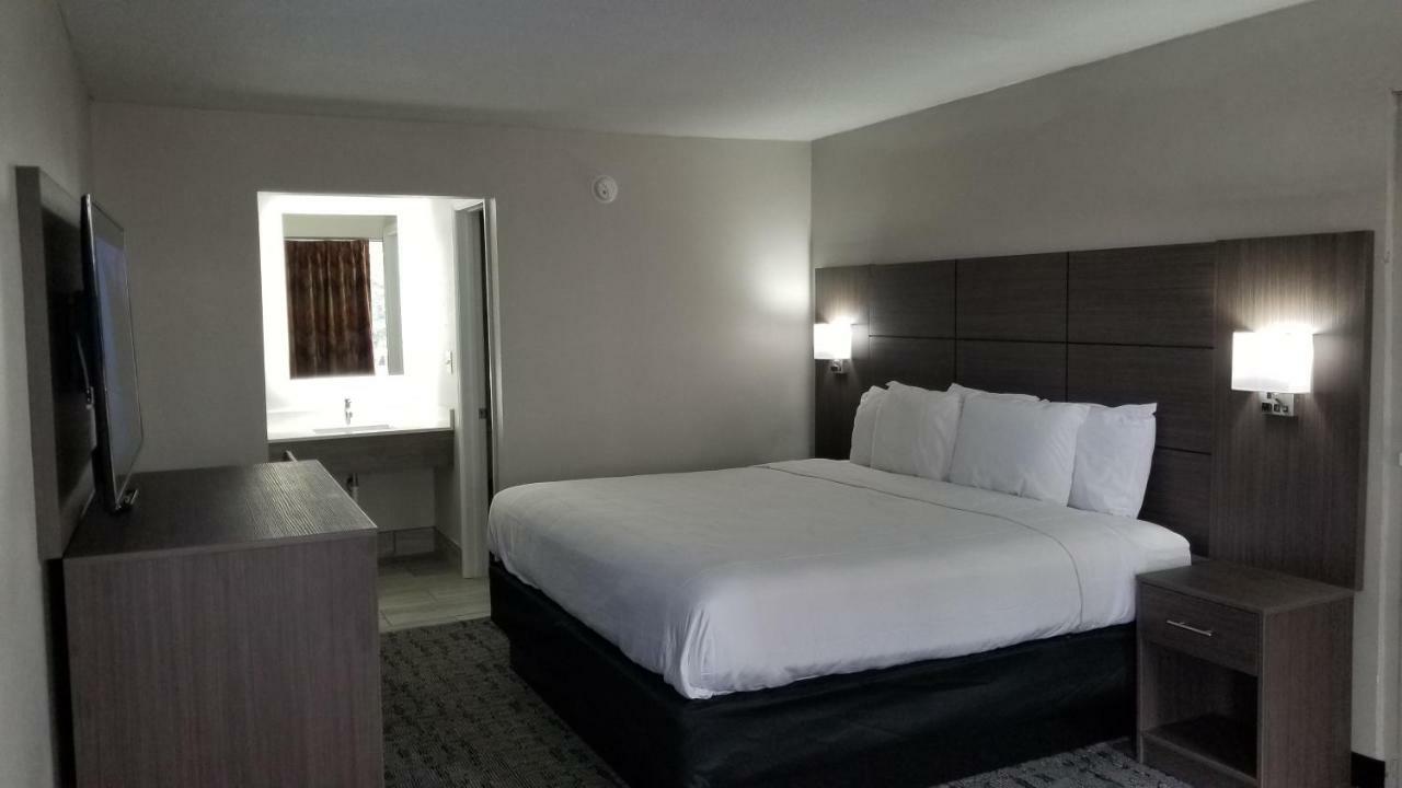 Days Inn & Suites By Wyndham Charleston Airport West Норт Чарлстън Екстериор снимка