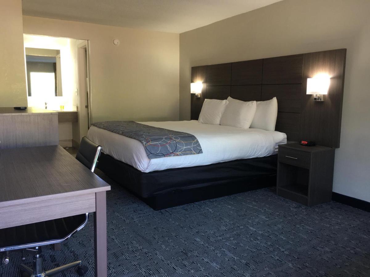 Days Inn & Suites By Wyndham Charleston Airport West Норт Чарлстън Екстериор снимка